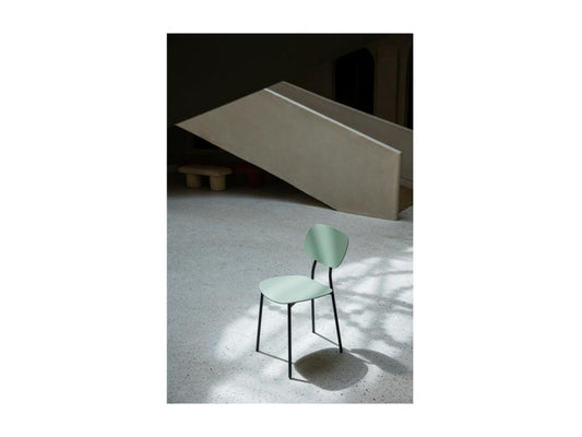 Chaise style contemporain verte et pieds en métal noir - modèle Vertchez