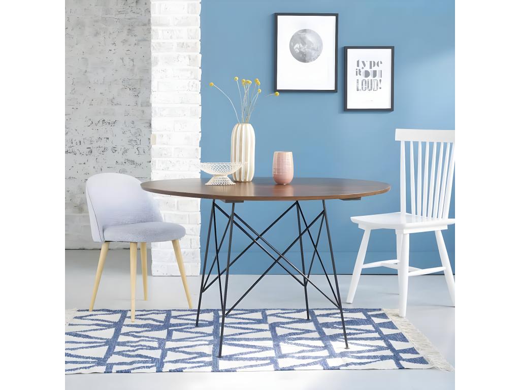 Table en Meublita massif finition noyer 4 pers.